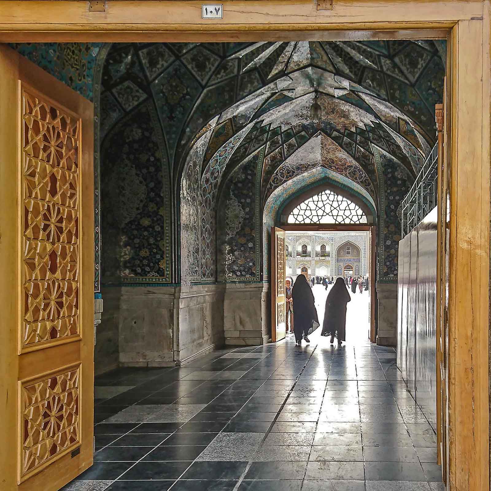 Im heiligen Bezirk von Mashhad