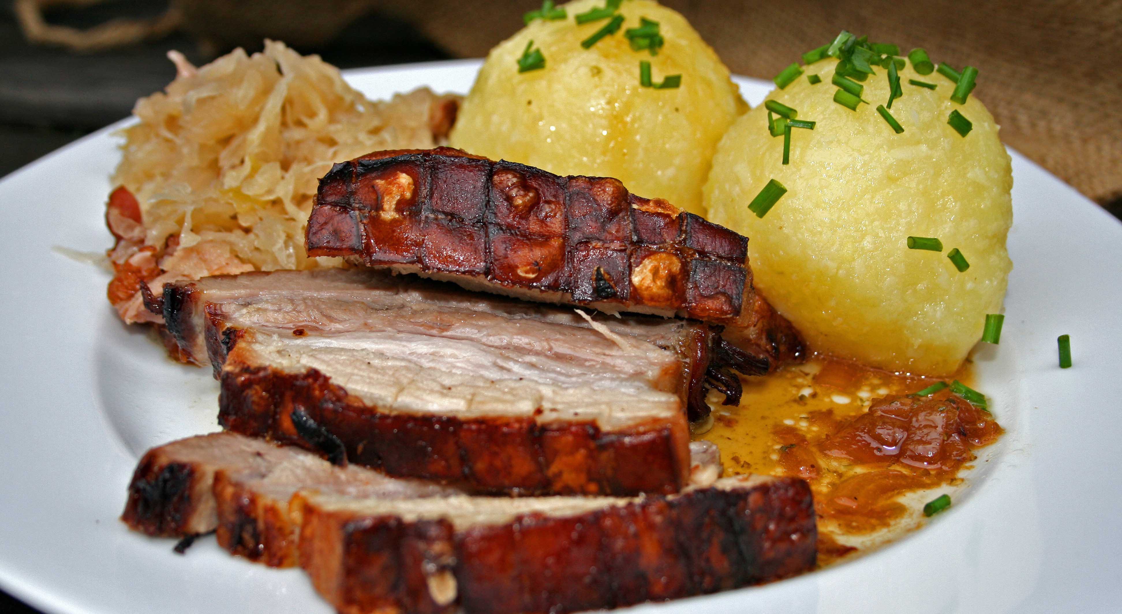 Die Soß ist die Liebe zwischen Schweinsbraten und Knödel - czyslansky